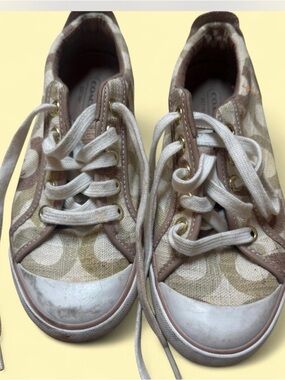 Coach Big Kids size 5 Canvas Logo Sneakers in Beige and White